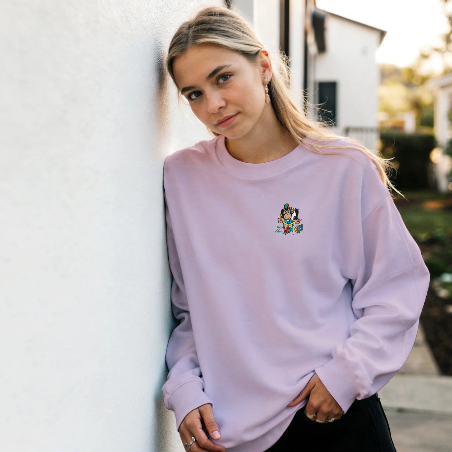 sweat waikiki gen z sweatshirt unisex logo marque poitrine et dos singe vintage y2k années 90